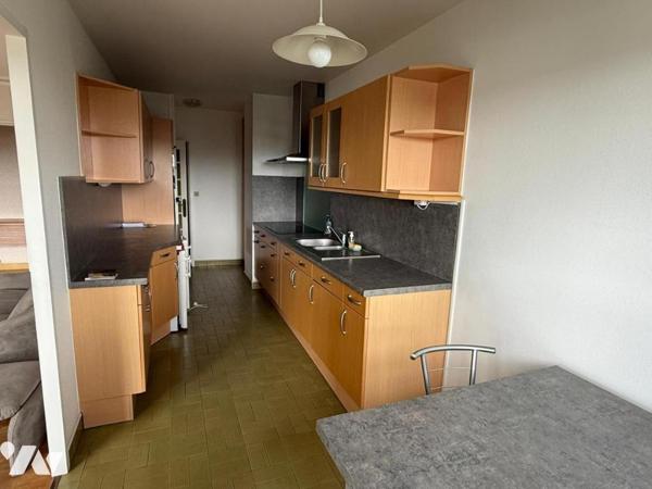 Tours, bord de Cher: bel appartement T4 de 83 m² , deux chambres, avec balcon, garage et cave