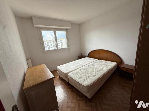 Tours, bord de Cher: bel appartement T4 de 83 m² , deux chambres, avec balcon, garage et cave