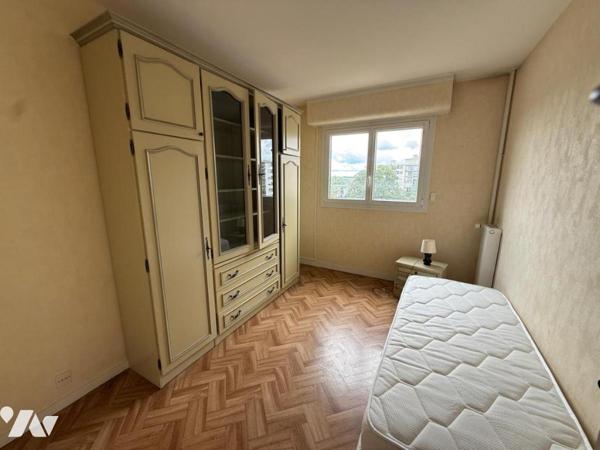 Tours, bord de Cher: bel appartement T4 de 83 m² , deux chambres, avec balcon, garage et cave