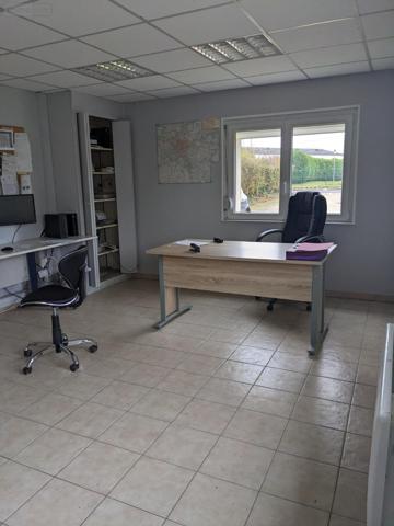 Entrepôt et bureaux à vendre à Glaire dans les Ardennes (08200), ref : 045/960