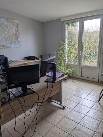 Entrepôt et bureaux à vendre à Glaire dans les Ardennes (08200), ref : 045/960