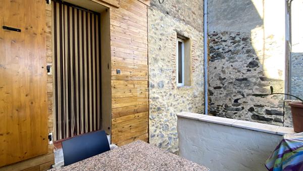 A VENDRE- CERET- Maison de ville en pierre