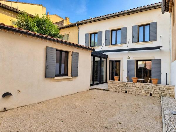 Maison entièrement rénovée – Confort du plain-pied et extérieur sans entretien
