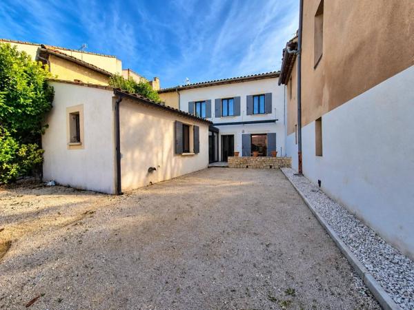 Maison entièrement rénovée – Confort du plain-pied et extérieur sans entretien