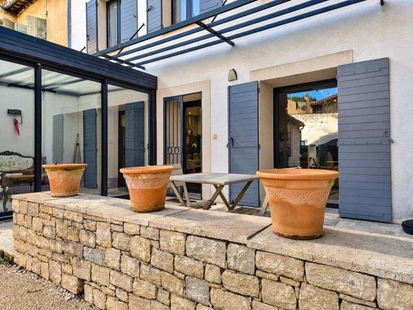 Maison entièrement rénovée – Confort du plain-pied et extérieur sans entretien