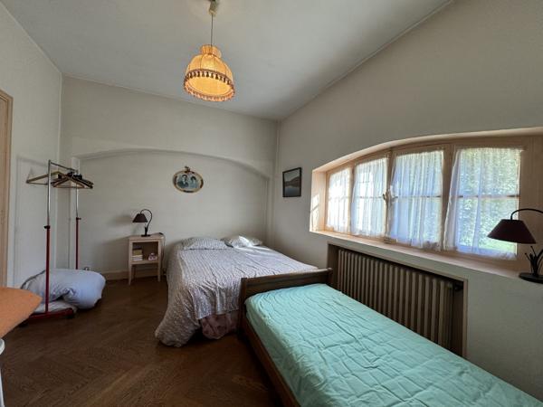 Maison de Charme du XIXe Siècle au Cœur d’un Parc Verdoyant à Condom