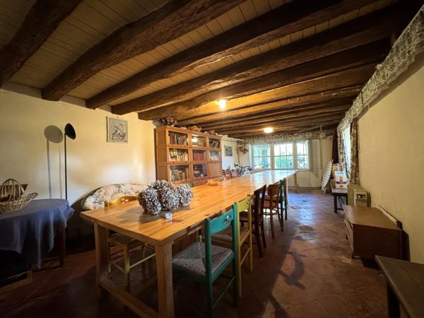 Maison de Charme du XIXe Siècle au Cœur d’un Parc Verdoyant à Condom