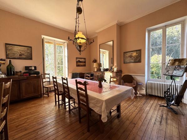 Maison de Charme du XIXe Siècle au Cœur d’un Parc Verdoyant à Condom