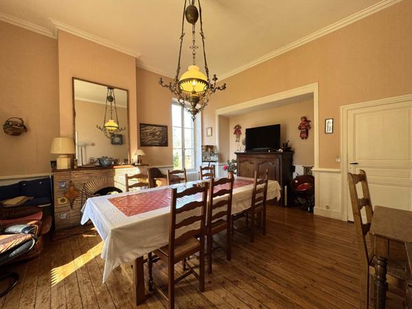 Maison de Charme du XIXe Siècle au Cœur d’un Parc Verdoyant à Condom