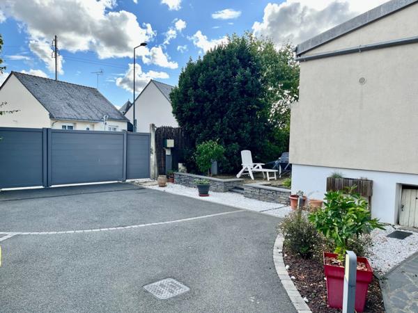 Grande maison de caractère dans le centre de Montreuil-Juigné !