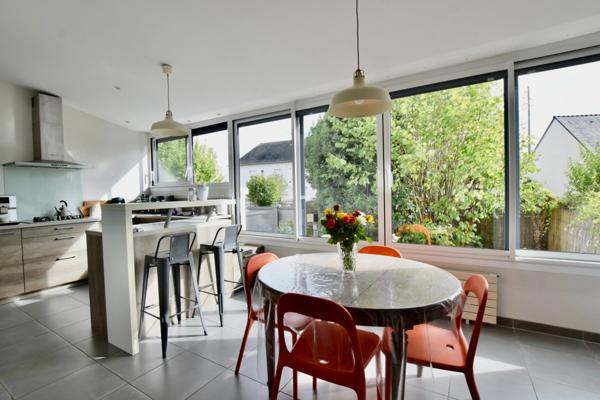 Grande maison de caractère dans le centre de Montreuil-Juigné !