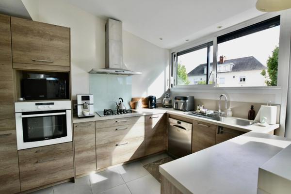 Grande maison de caractère dans le centre de Montreuil-Juigné !