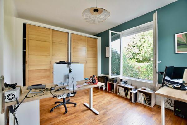 Grande maison de caractère dans le centre de Montreuil-Juigné !