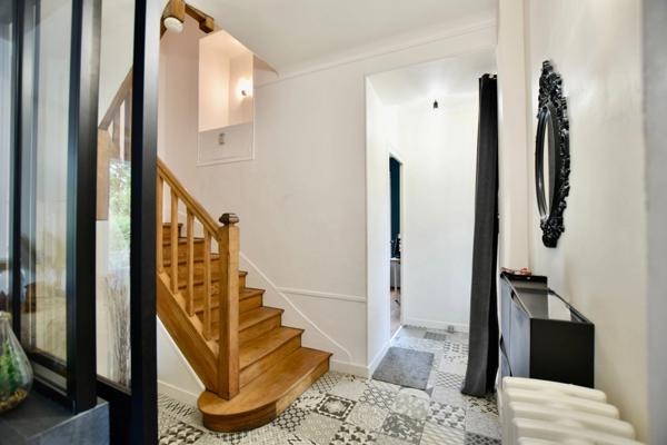 Grande maison de caractère dans le centre de Montreuil-Juigné !