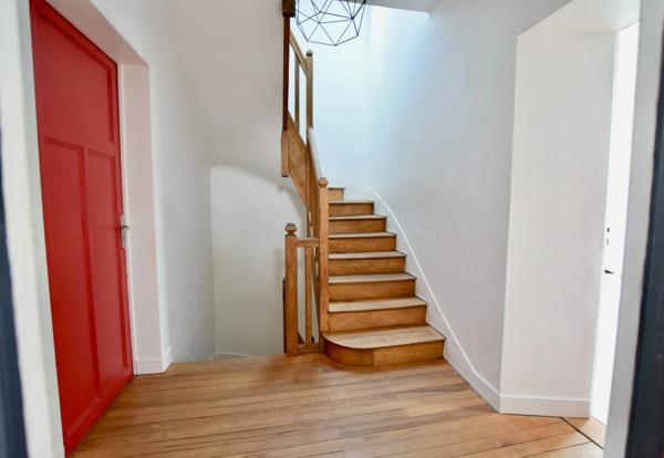 Grande maison de caractère dans le centre de Montreuil-Juigné !