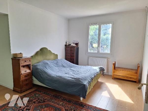 Maison de 190m² sur sous-sol, 2450m² terrain à Aubigny-sur-Nère