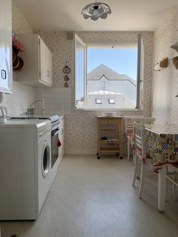 T2 rénové au calme proche plage et port.