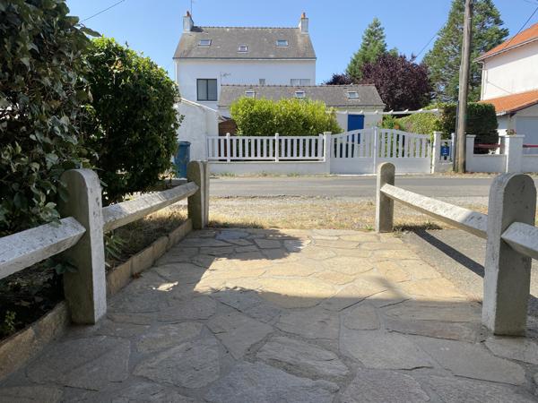 T2 rénové au calme proche plage et port.