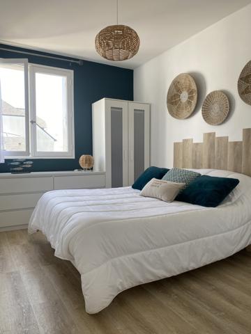 T2 rénové au calme proche plage et port.