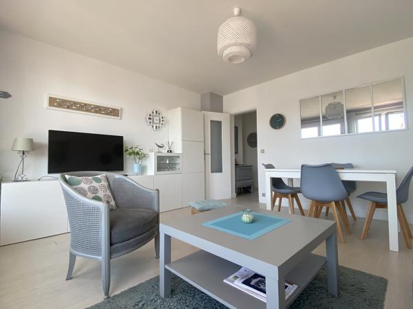 T2 rénové au calme proche plage et port.