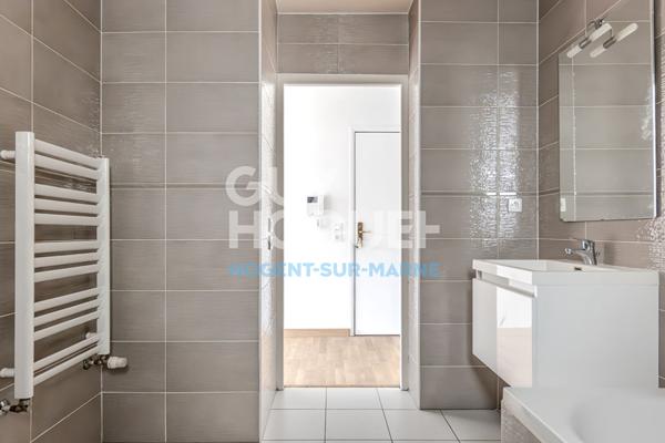 Refait à neuf / Parking / Proche Centre-Ville