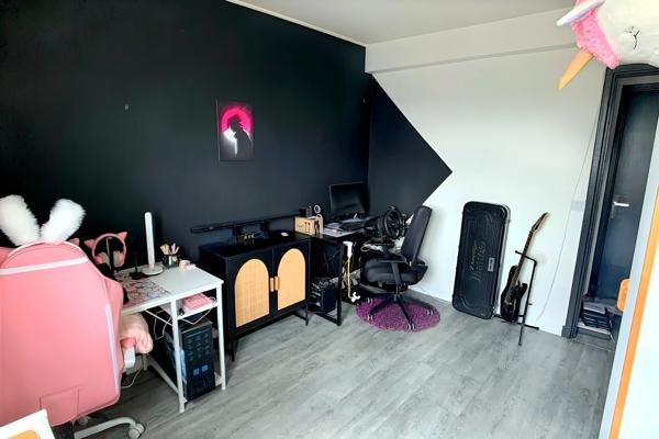 Appartement
                                                                                                                                                                                                                                                                                                                        4 pièce(s)                                                                                                                                                                                                          2 chambre(s)                                                                                                                                                                                                          66  m²