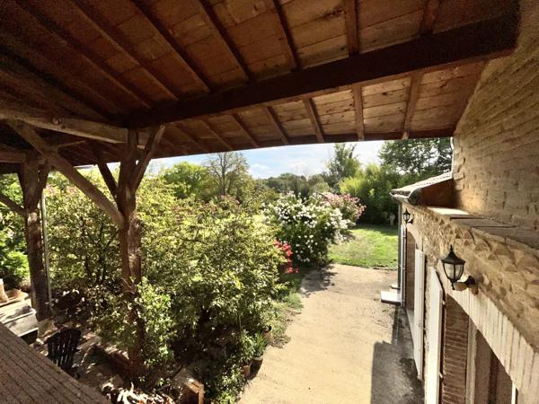 Belle propriété de 375 m² – 5 chambres – Piscine – Dépendances – Prestations de qualité