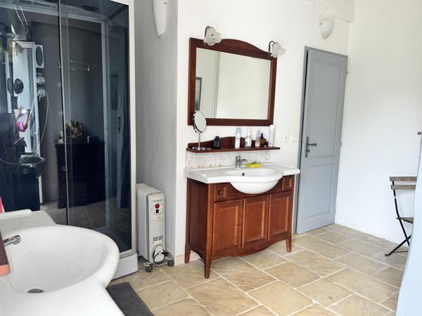 Belle propriété de 375 m² – 5 chambres – Piscine – Dépendances – Prestations de qualité