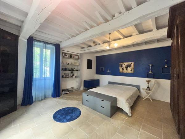 Belle propriété de 375 m² – 5 chambres – Piscine – Dépendances – Prestations de qualité