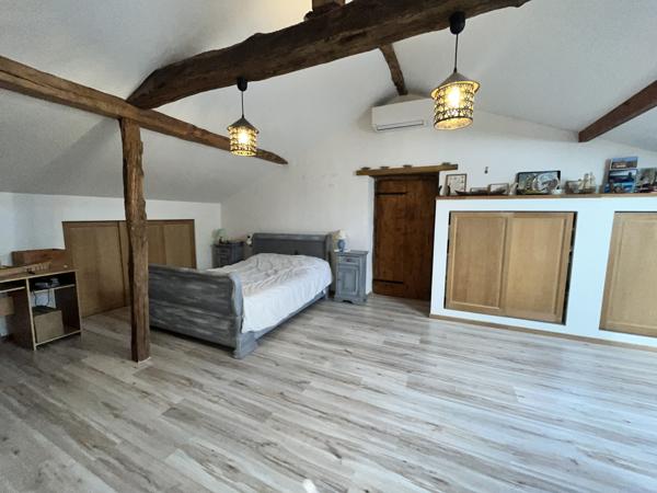 Belle propriété de 375 m² – 5 chambres – Piscine – Dépendances – Prestations de qualité