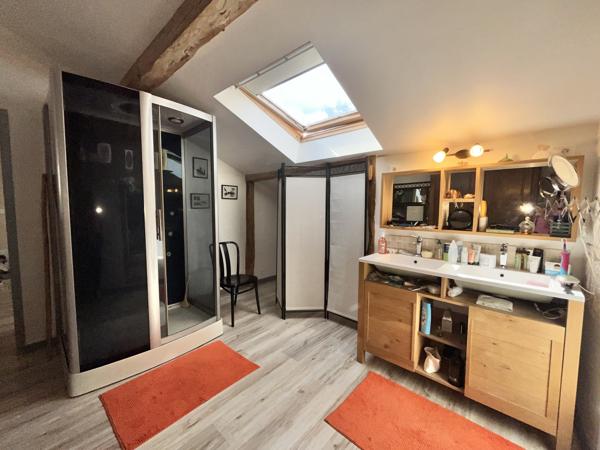 Belle propriété de 375 m² – 5 chambres – Piscine – Dépendances – Prestations de qualité