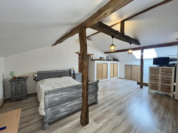 Belle propriété de 375 m² – 5 chambres – Piscine – Dépendances – Prestations de qualité
