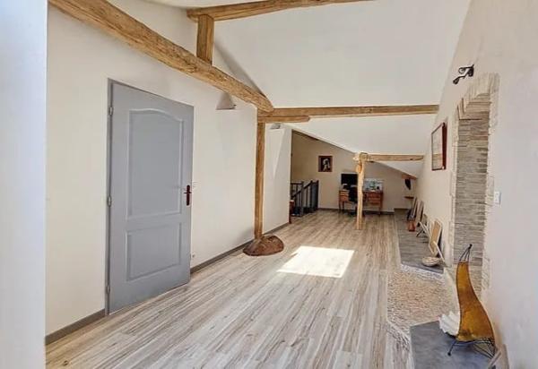 Belle propriété de 375 m² – 5 chambres – Piscine – Dépendances – Prestations de qualité