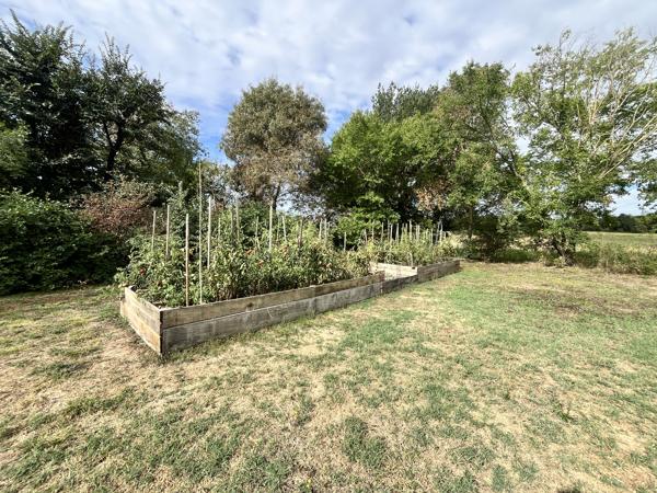 Belle propriété de 375 m² – 5 chambres – Piscine – Dépendances – Prestations de qualité