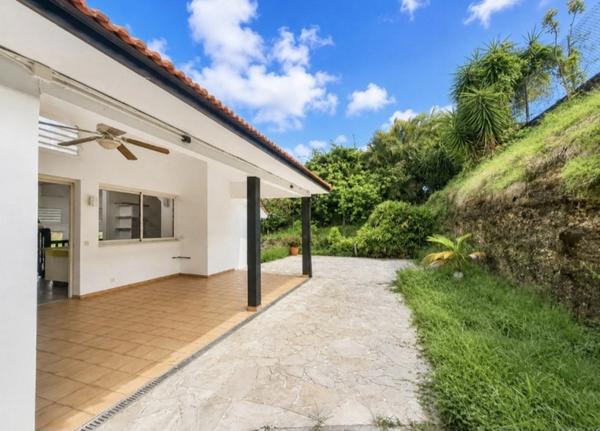 A vendre - Fort de France – Quartier Didier - Maison d'architecte – 7 Pièces – 4 Chambres + Petit T2 Indépendant