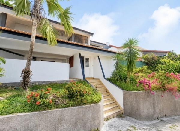 A vendre - Fort de France – Quartier Didier - Maison d'architecte – 7 Pièces – 4 Chambres + Petit T2 Indépendant
