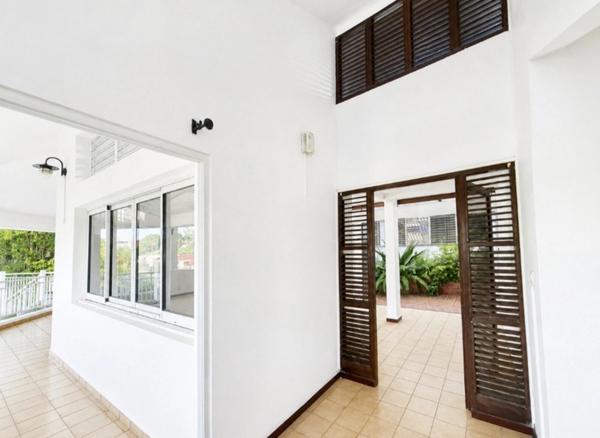 A vendre - Fort de France – Quartier Didier - Maison d'architecte – 7 Pièces – 4 Chambres + Petit T2 Indépendant