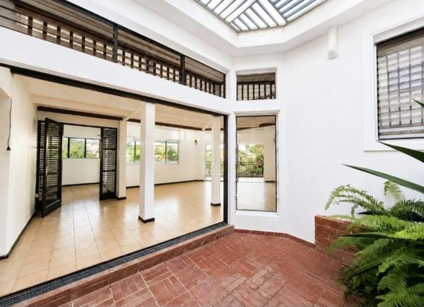 A vendre - Fort de France – Quartier Didier - Maison d'architecte – 7 Pièces – 4 Chambres + Petit T2 Indépendant