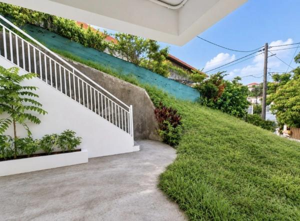 A vendre - Fort de France – Quartier Didier - Maison d'architecte – 7 Pièces – 4 Chambres + Petit T2 Indépendant