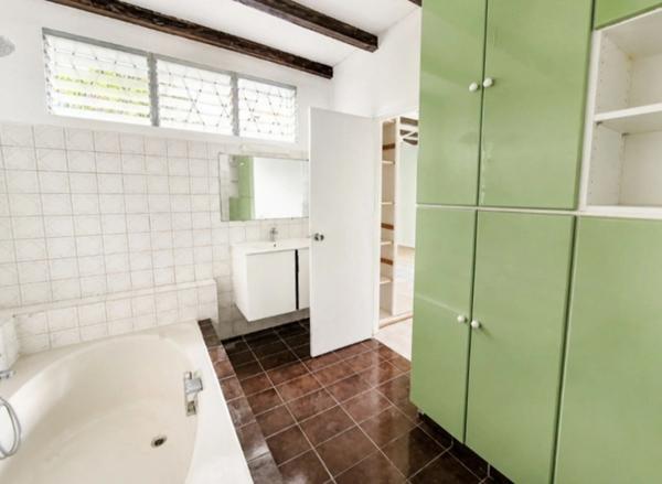 A vendre - Fort de France – Quartier Didier - Maison d'architecte – 7 Pièces – 4 Chambres + Petit T2 Indépendant