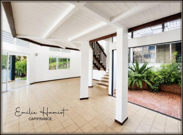 A vendre - Fort de France – Quartier Didier - Maison d'architecte – 7 Pièces – 4 Chambres + Petit T2 Indépendant