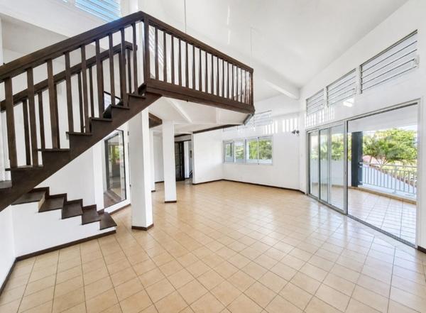 A vendre - Fort de France – Quartier Didier - Maison d'architecte – 7 Pièces – 4 Chambres + Petit T2 Indépendant