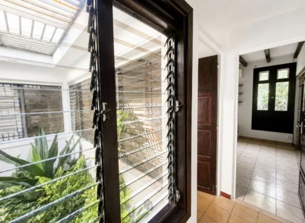 A vendre - Fort de France – Quartier Didier - Maison d'architecte – 7 Pièces – 4 Chambres + Petit T2 Indépendant