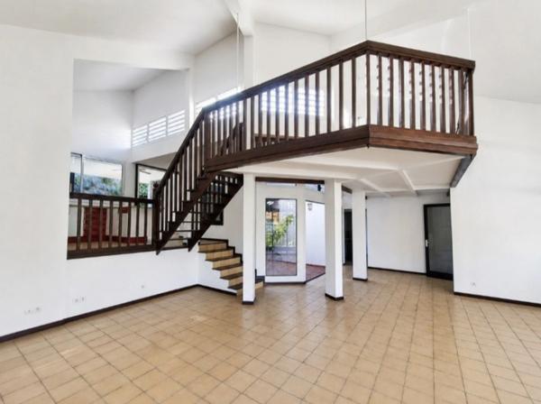 A vendre - Fort de France – Quartier Didier - Maison d'architecte – 7 Pièces – 4 Chambres + Petit T2 Indépendant