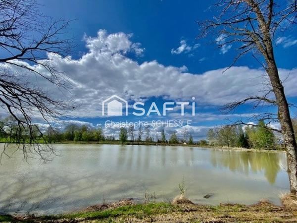 Etang avec grand cabanon sur 3 hectares