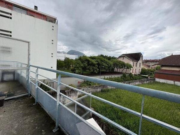 Appartement 1 pièce                                        - 38100 Grenoble Réf : 5092