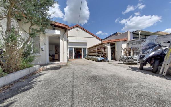 Maison à vendre    2 pièces • 260 m2 Le Blanc-Mesnil