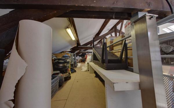 Maison à vendre    2 pièces • 260 m2 Le Blanc-Mesnil