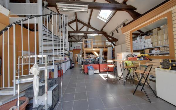 Maison à vendre    2 pièces • 260 m2 Le Blanc-Mesnil