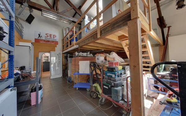 Maison à vendre    2 pièces • 260 m2 Le Blanc-Mesnil